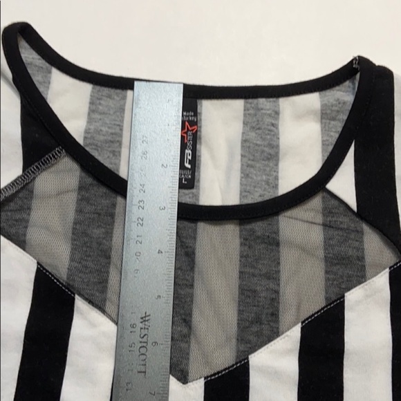 Bundle of 4 crop tops - Picture 14 of 16